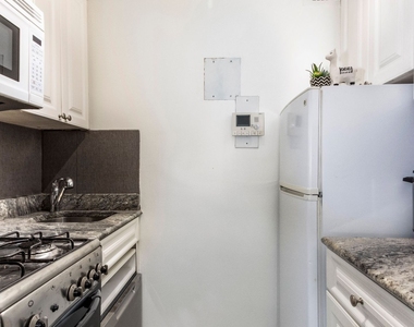 321 E 45th Street - Photo Thumbnail 3