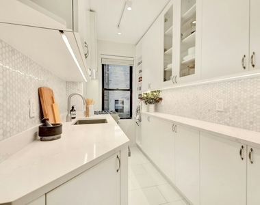 226 E 12th Street - Photo Thumbnail 4