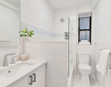 226 E 12th Street - Photo Thumbnail 5