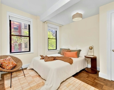 226 E 12th Street - Photo Thumbnail 3