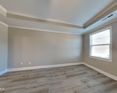1801 Huntsbridge Drive - Photo Thumbnail 6