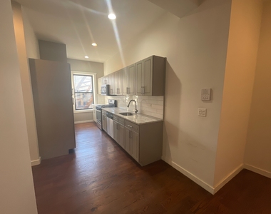 410 Eastern Parkway - Photo Thumbnail 6