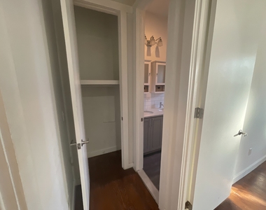 410 Eastern Parkway - Photo Thumbnail 8