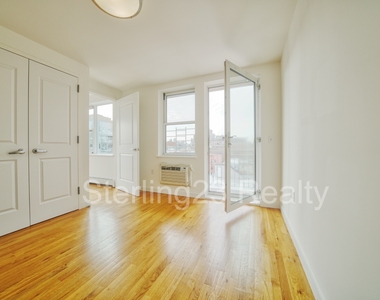 25-44 Crescent Street - Photo Thumbnail 13