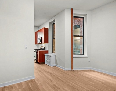 W 45th St - Photo Thumbnail 3