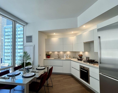 East 44th Street - Photo Thumbnail 4