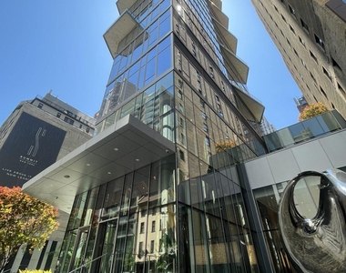 East 44th Street - Photo Thumbnail 6