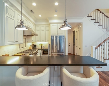 700 Acacia Avenue - Photo Thumbnail 12