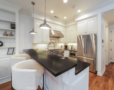 700 Acacia Avenue - Photo Thumbnail 11