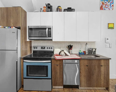 483 Evergreen Avenue - Photo Thumbnail 2