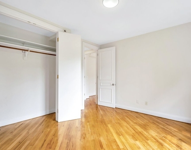 E 81st St - Photo Thumbnail 4