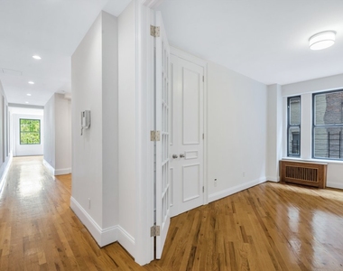 E 81st St - Photo Thumbnail 2
