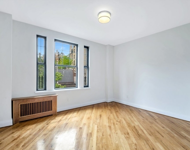 E 81st St - Photo Thumbnail 5