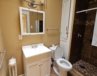 5736 Woodcrest Avenue - Photo Thumbnail 10