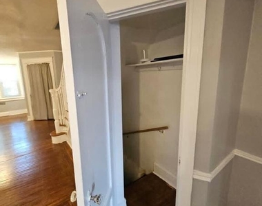 5736 Woodcrest Avenue - Photo Thumbnail 5