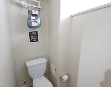 5736 Woodcrest Avenue - Photo Thumbnail 17