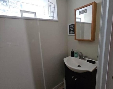 5736 Woodcrest Avenue - Photo Thumbnail 18