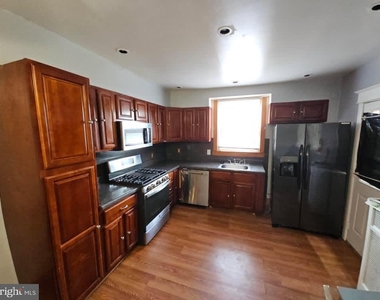 5736 Woodcrest Avenue - Photo Thumbnail 7