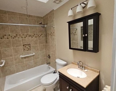 5736 Woodcrest Avenue - Photo Thumbnail 9