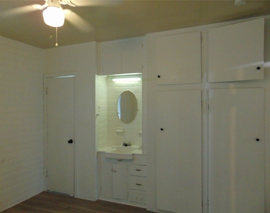 1701 E 38th St - Photo Thumbnail 5