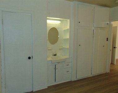 1701 E 38th St - Photo Thumbnail 6