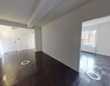 1st Avenue - Photo Thumbnail 6