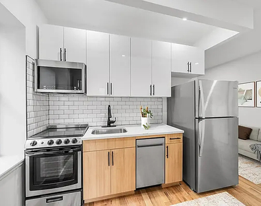 312 Manhattan Avenue - Photo Thumbnail 7
