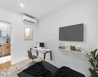 312 Manhattan Avenue - Photo Thumbnail 3