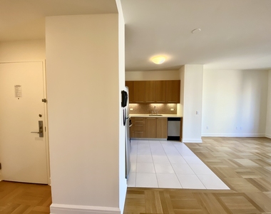 400 West 63rd Street - Photo Thumbnail 3