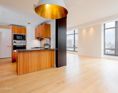 450 E 83rd St - Photo Thumbnail 2