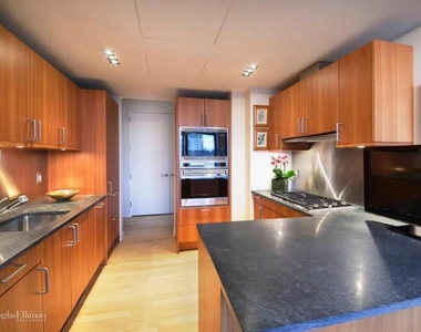 450 E 83rd St - Photo Thumbnail 3