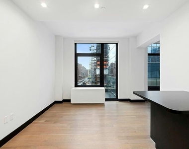 401 W 33rd Street - Photo Thumbnail 2