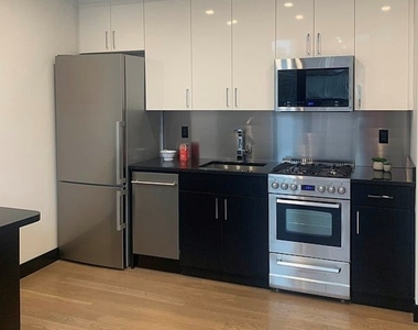 401 W 33rd Street - Photo Thumbnail 5