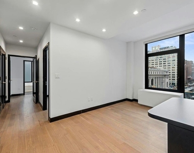 401 W 33rd Street - Photo Thumbnail 1