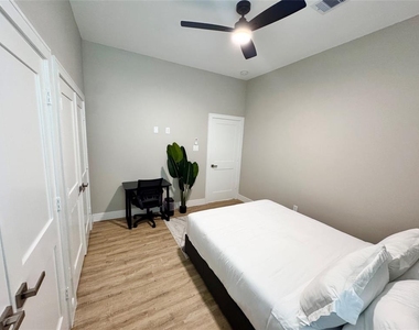 4923 Pederson Street - Photo Thumbnail 6