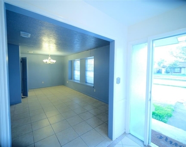 12327 Bexley Drive - Photo Thumbnail 2