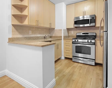 E 65th St - Photo Thumbnail 3