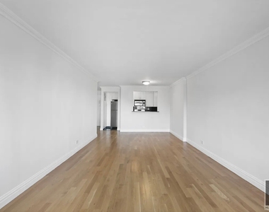 East 65th Street - Photo Thumbnail 3