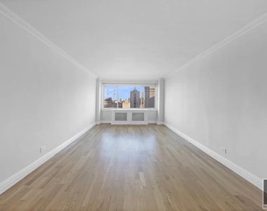 East 65th Street - Photo Thumbnail 5