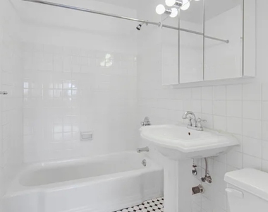 East 65th Street - Photo Thumbnail 8