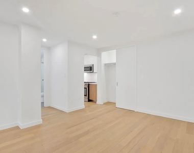 East 59th Street - Photo Thumbnail 5