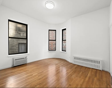 East 83rd Street - Photo Thumbnail 5