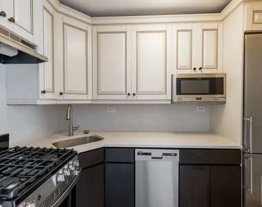East 57th Street - Photo Thumbnail 2