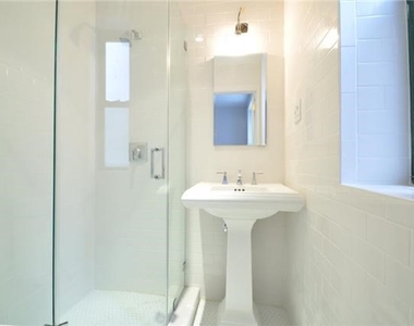 East 70th Street - Photo Thumbnail 5