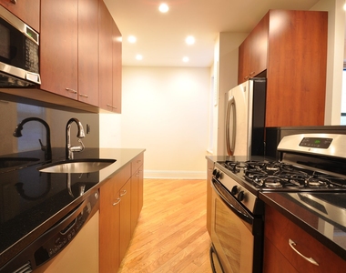 East 70th Street - Photo Thumbnail 3