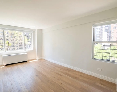 East 51 Street - Photo Thumbnail 3