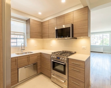 East 51 Street - Photo Thumbnail 2