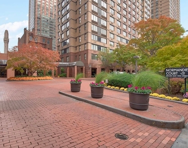 East 95th Street - Photo Thumbnail 6