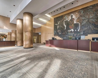 East 95th Street - Photo Thumbnail 7