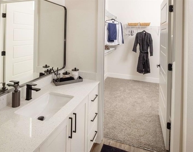 5127 W Tyson Avenue - Photo Thumbnail 22